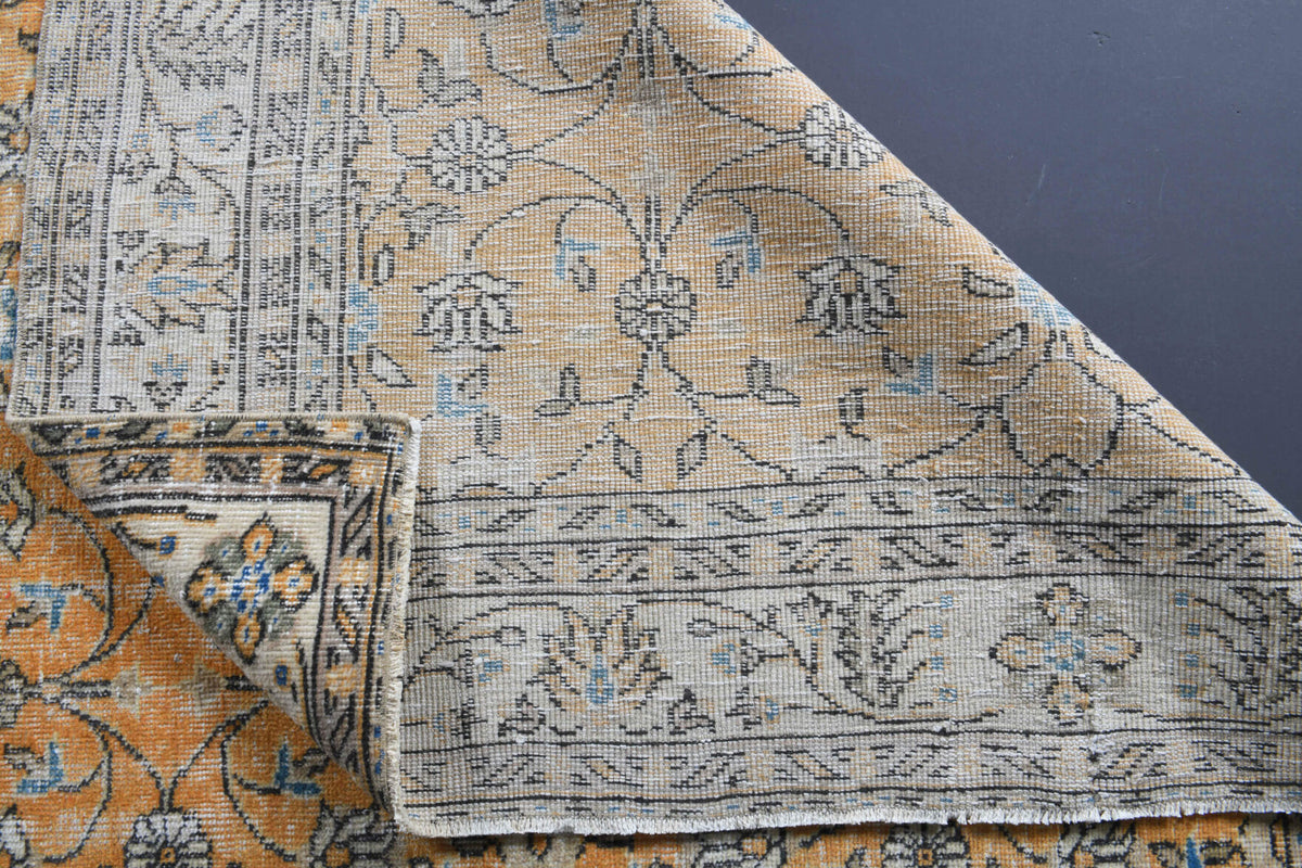 Dilasubnaz rug: 1970s handmade Anatolian rug with oriental motifs and cotton backing