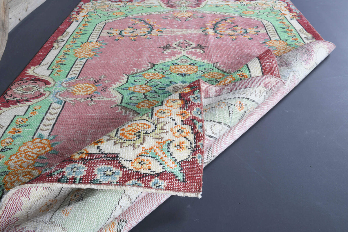 Goksunur – vintage oriental rug for living room or bedroom, 4'8" x 7'7" (141x230 cm)