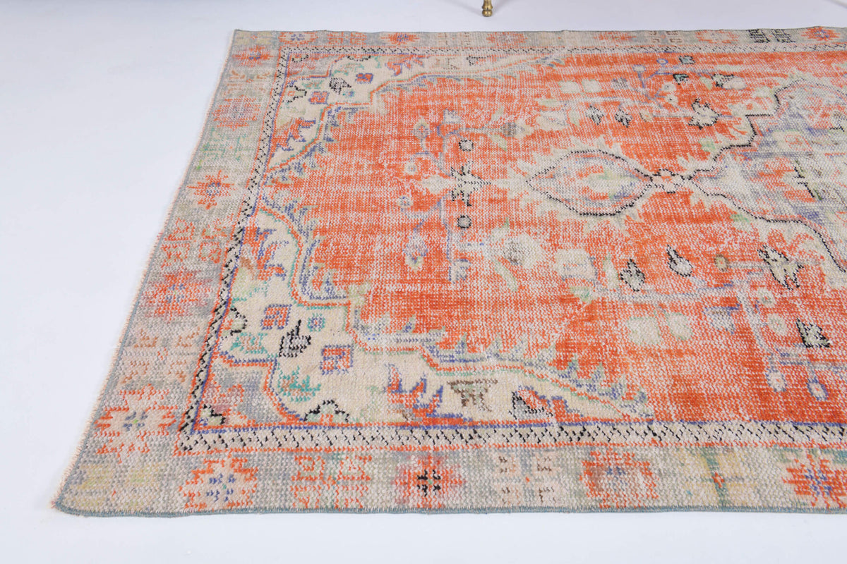 One-of-a-kind 1970s Anatolian vintage area rug in wool, 4'9" x 7'6"