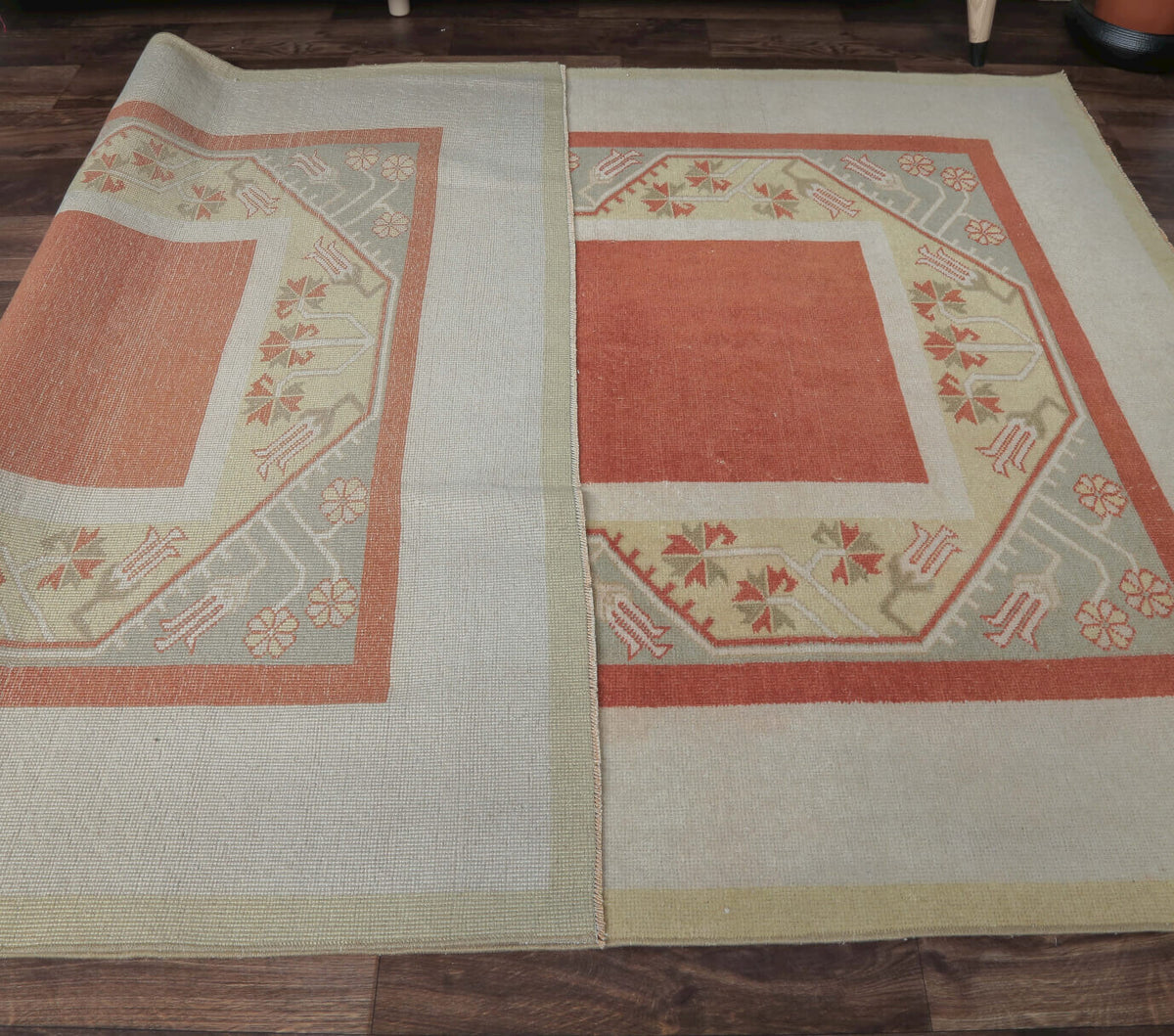 Authentic Turkish vintage area rug (1970s) with geometric design – one-of-a-kind at Fame Rugs