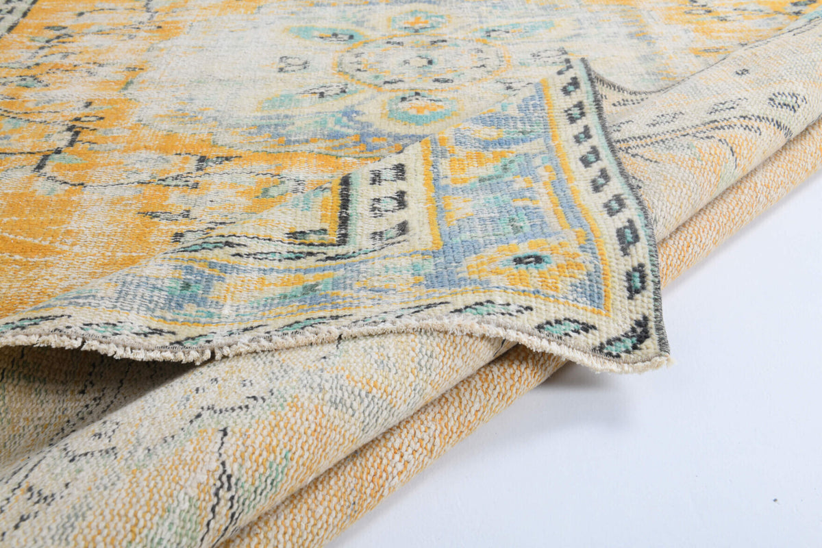 Authentic Anatolian vintage area rug (1970s) with oriental design – one-of-a-kind at Fame Rugs