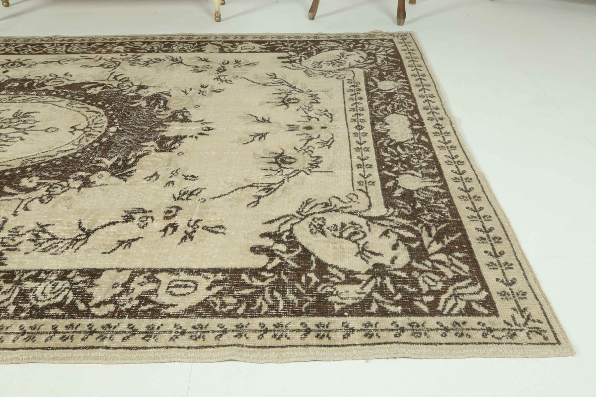 Berrakperver rug: 1970s handmade Anatolian rug with oriental motifs and cotton backing