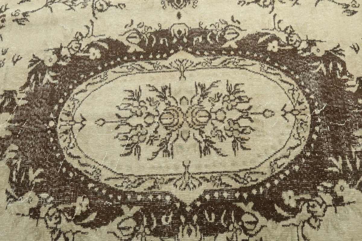 Authentic Anatolian vintage area rug (1970s) with oriental design – one-of-a-kind at Fame Rugs