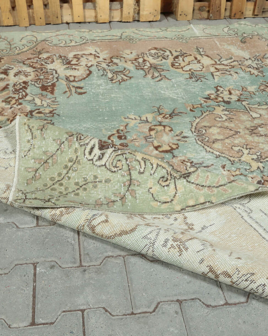 Authentic Anatolian vintage area rug (1970s) with floral design – one-of-a-kind at Fame Rugs