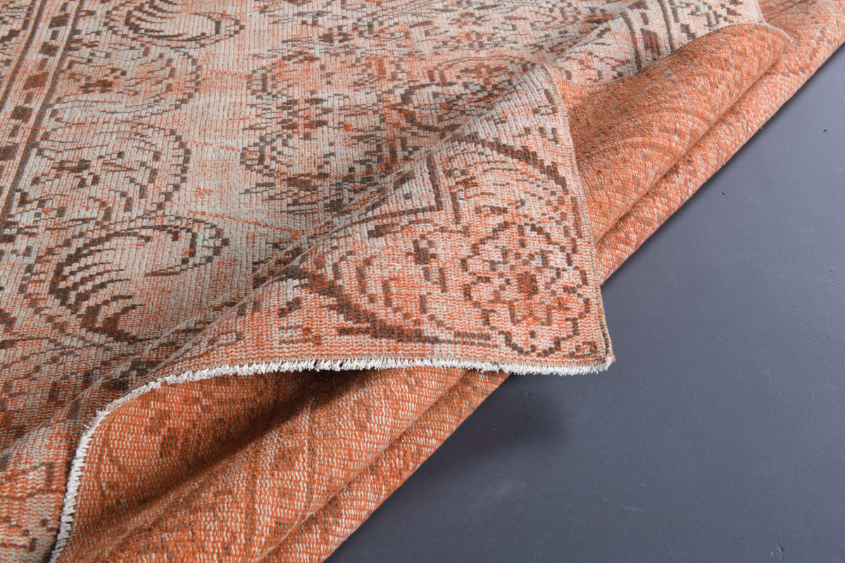 Fundadeniz rug: 1970s handmade Anatolian rug with oriental motifs and cotton backing