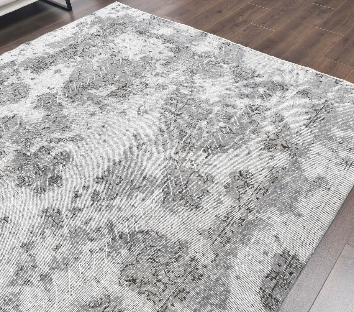 Selviperver rug: 1940s handmade Anatolian rug with abstract motifs and cotton backing