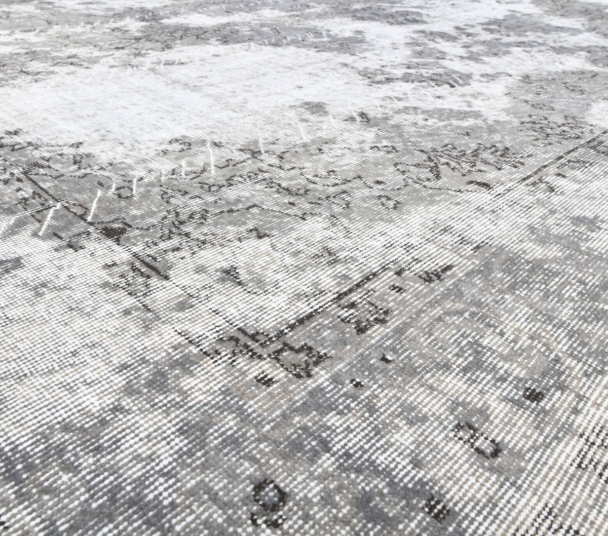211x279 cm distressed vintage Anatolian area rug – Selviperver, low pile, wool
