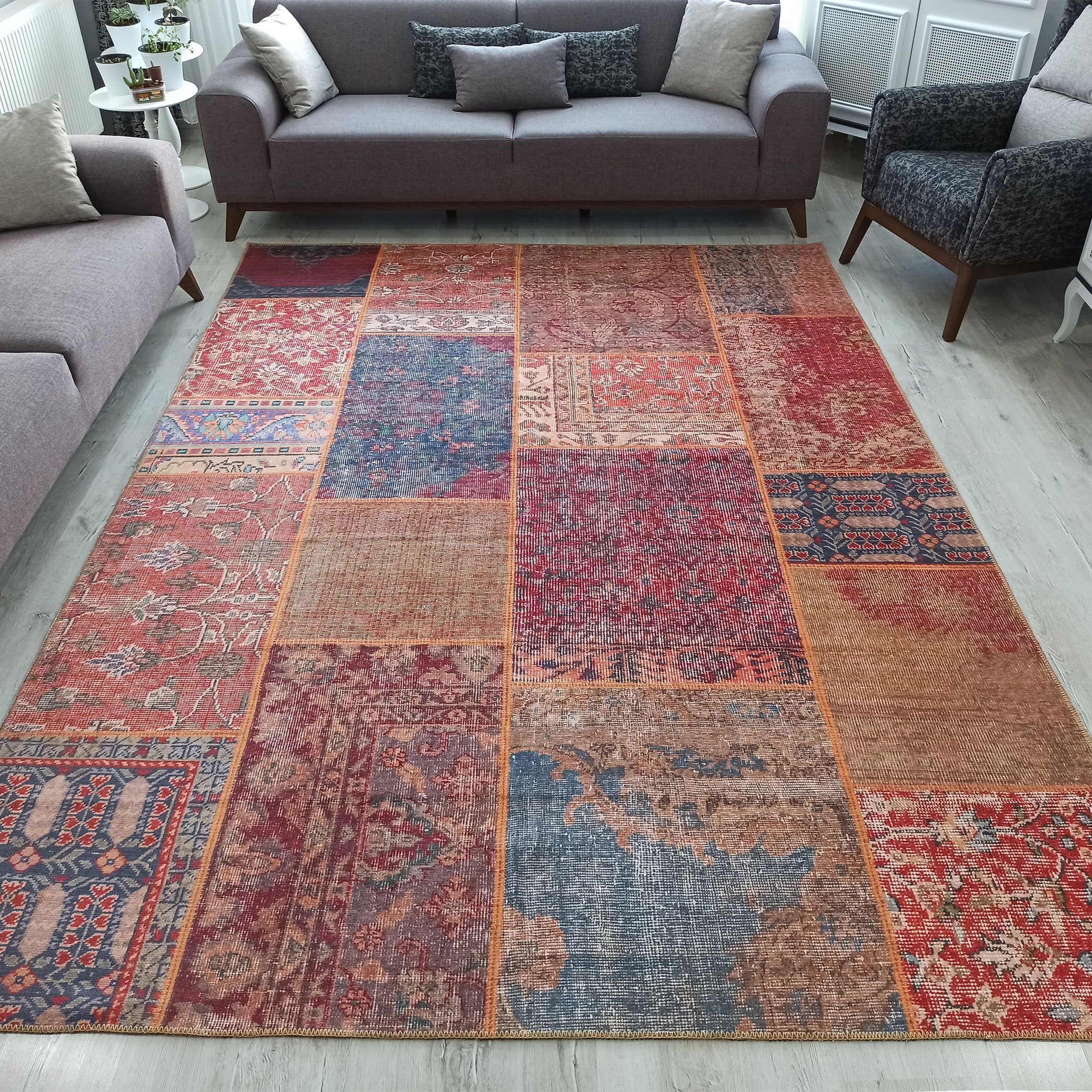 Alov Traditional Red & Navy Blue Rug