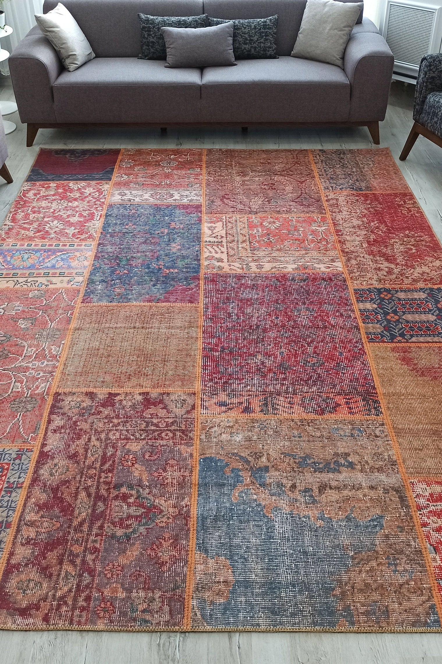 Alov Traditional Red & Navy Blue Rug