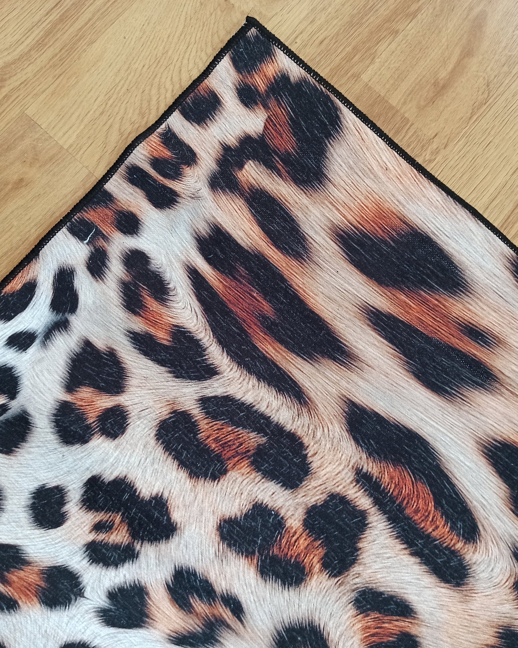 Pars Leopard Leather Pattern Modern Rug