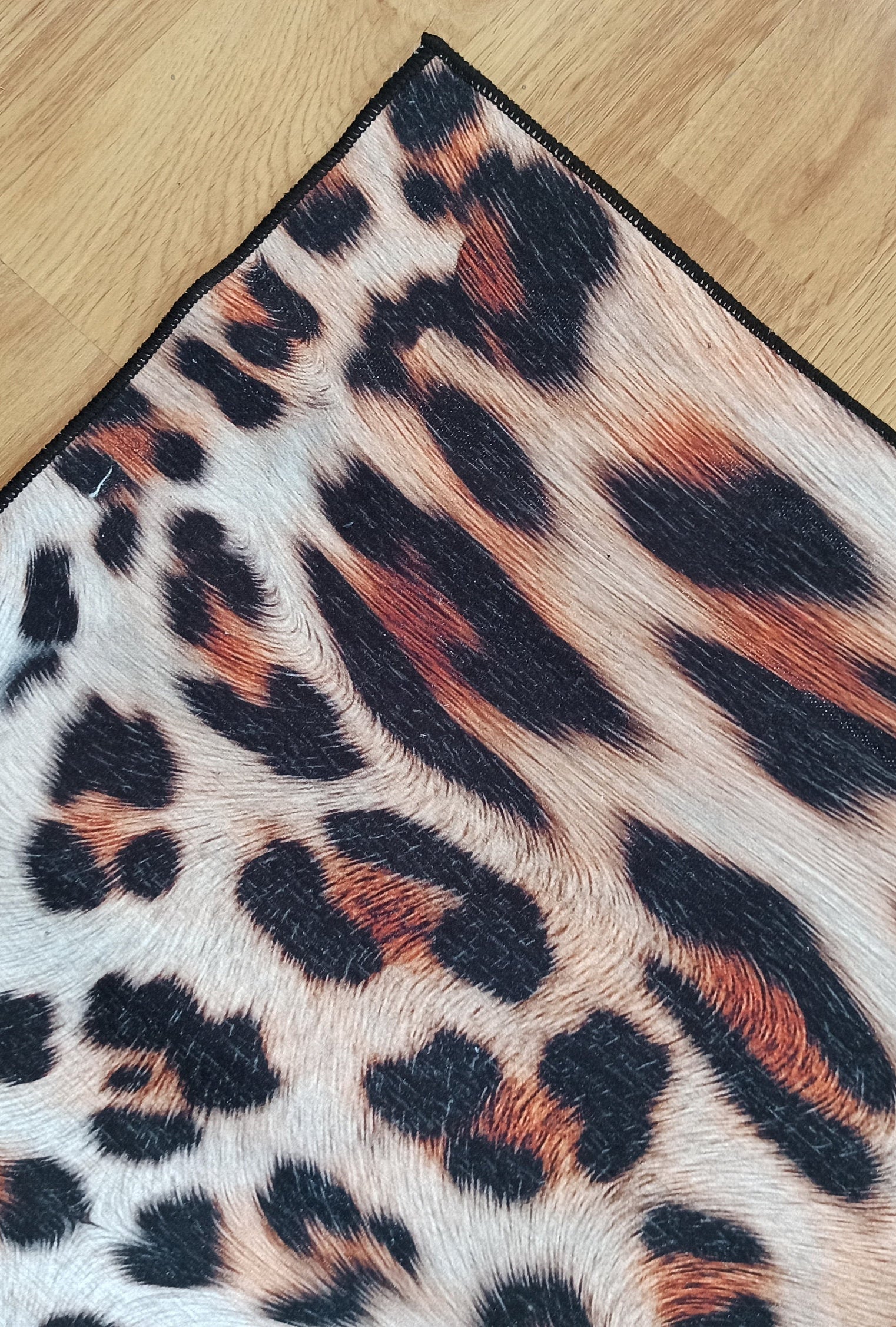 Pars Leopard Leather Pattern Modern Rug