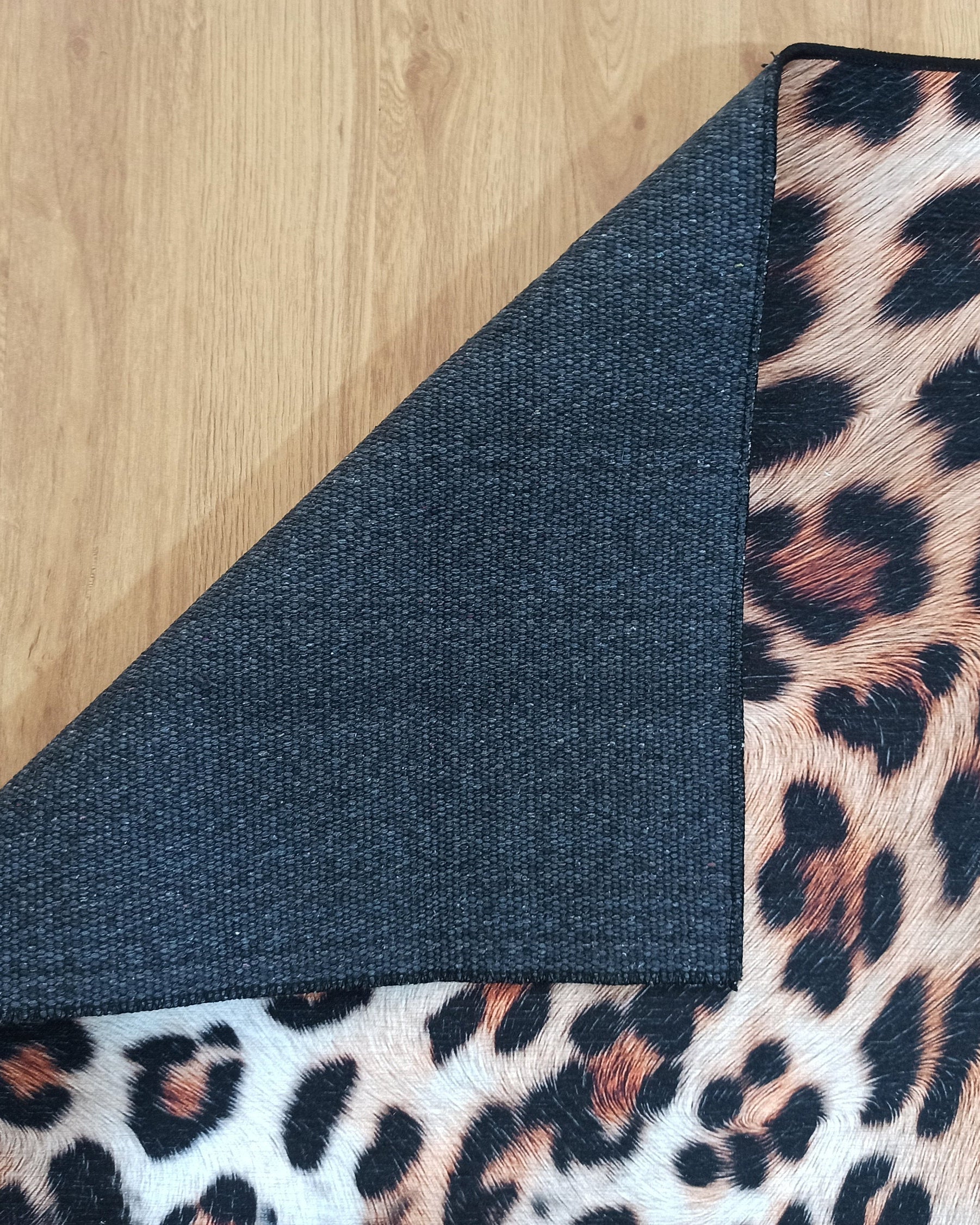 Pars Leopard Leather Pattern Modern Rug