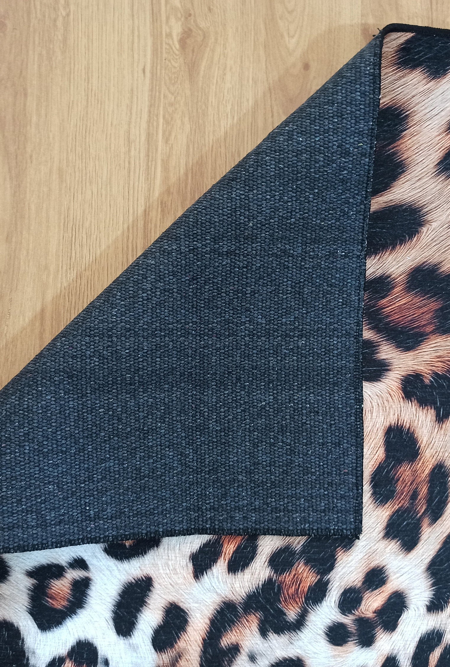 Pars Leopard Leather Pattern Modern Rug