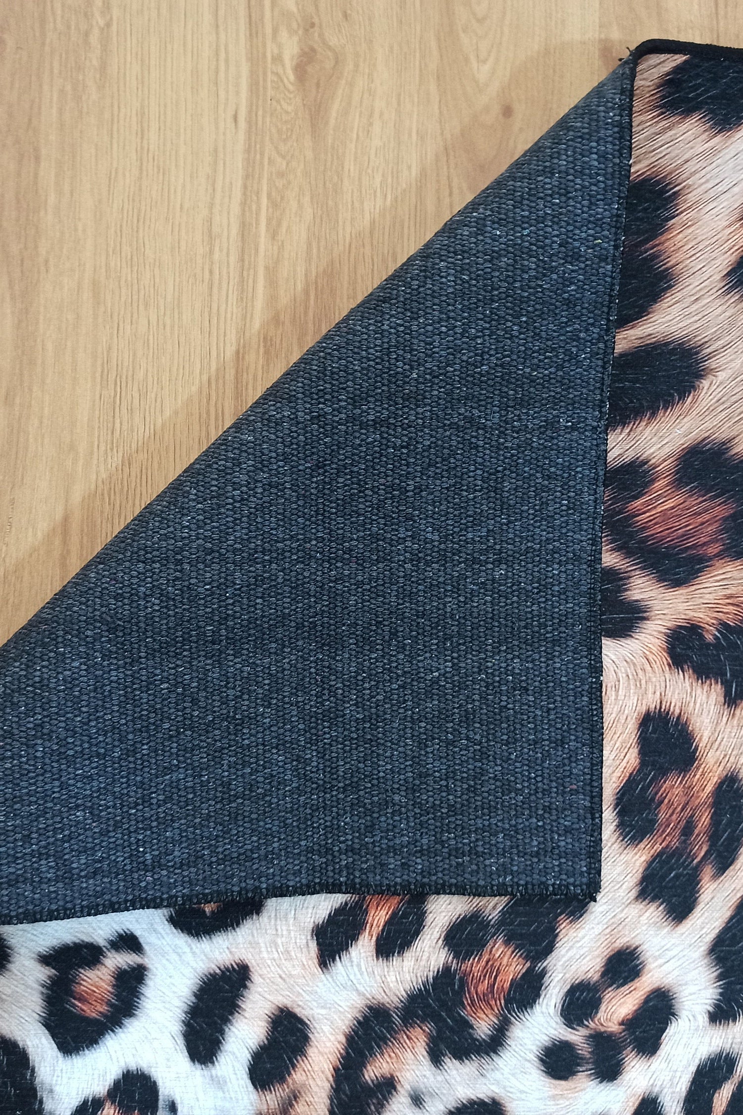 Pars Leopard Leather Pattern Modern Rug