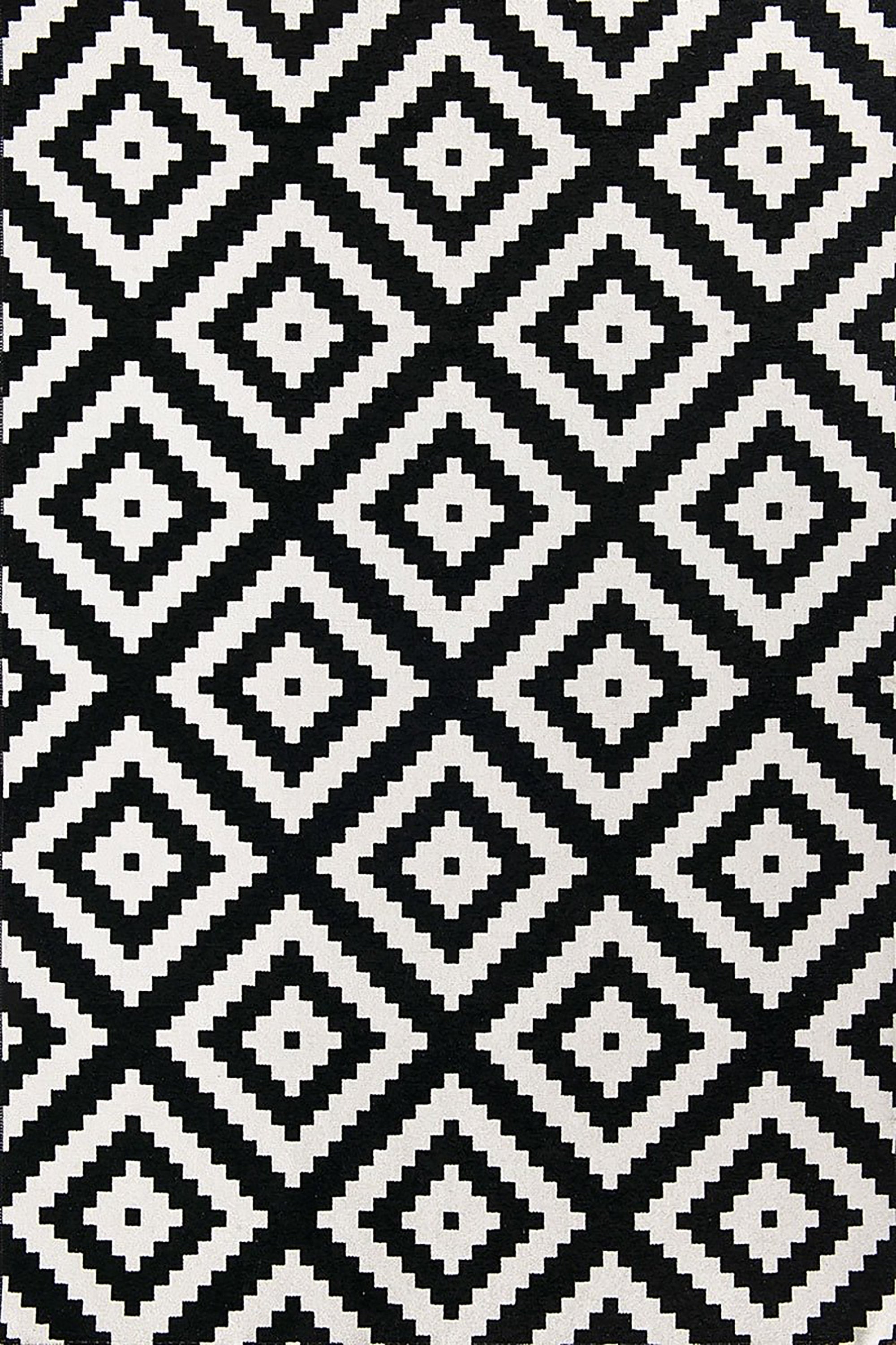 Qara Reversible Scandinavia Diamond Black and White Rug