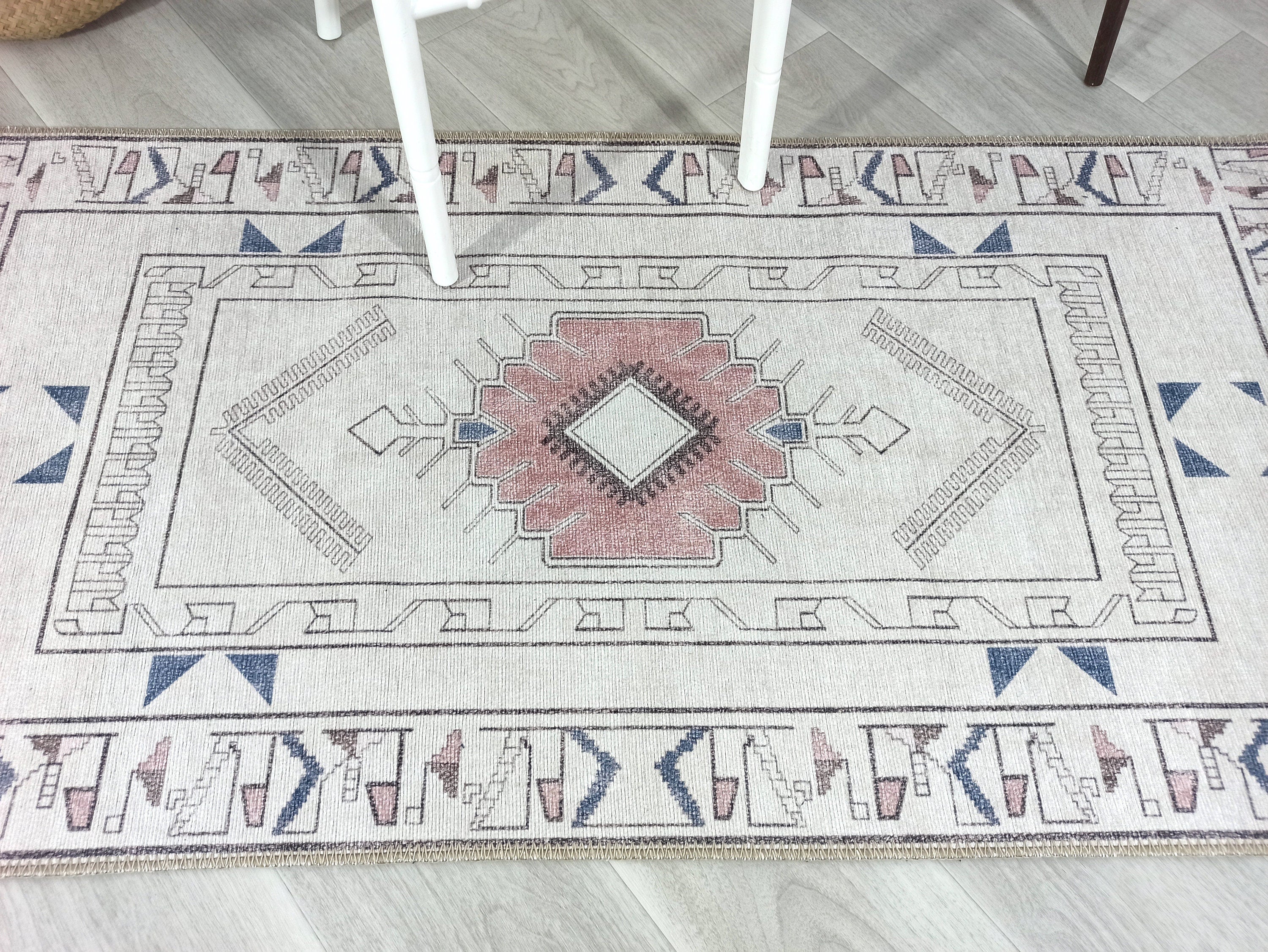 Tuta Rug Turkish Neutral Medallion white Beige Rug