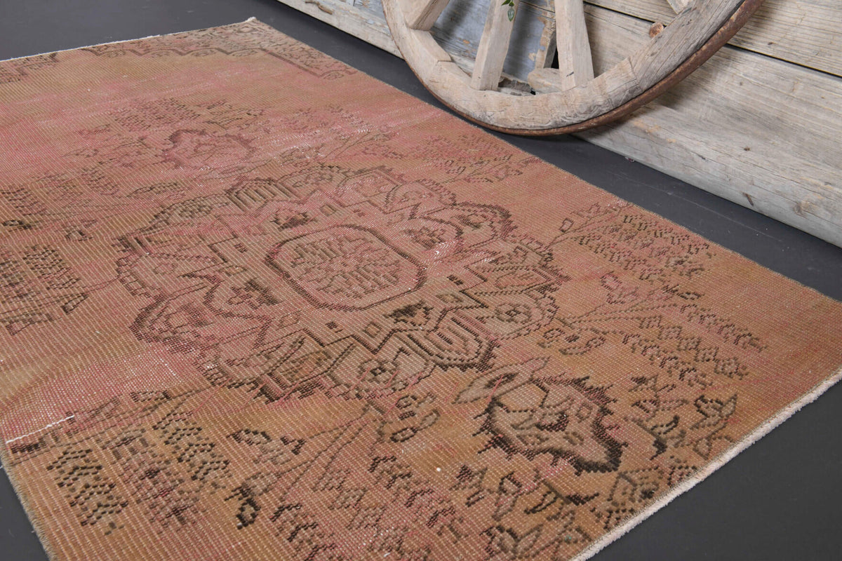 Nergismelek rug: 1970s handmade Anatolian rug with oriental motifs and cotton backing