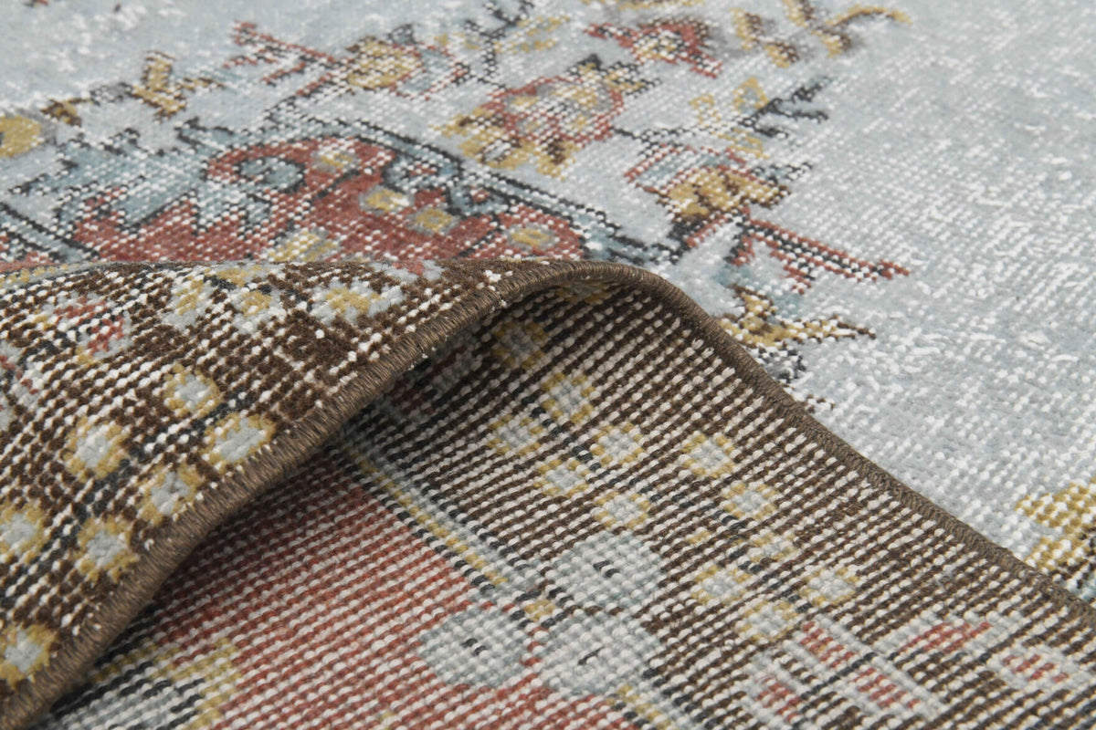 Hurremruh – vintage oriental rug for living room or bedroom, 3'9" x 6'3" (115x190 cm)