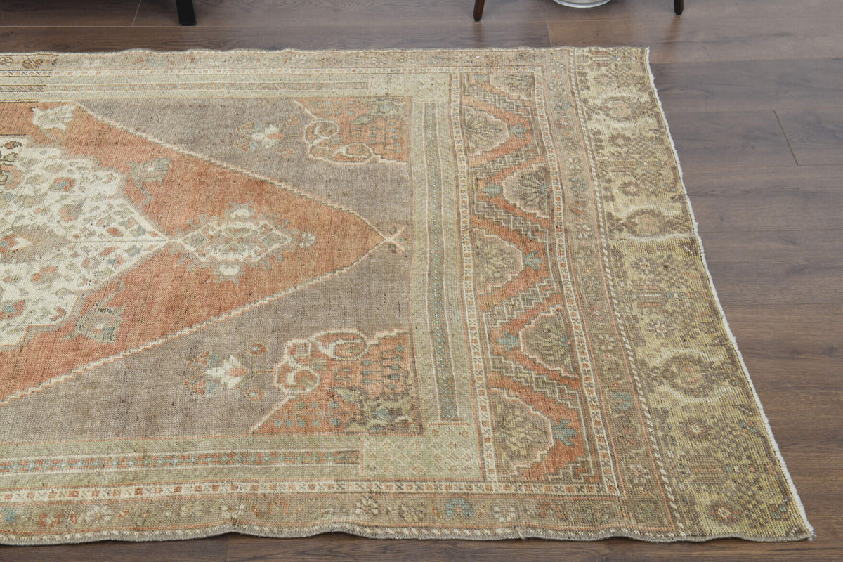 Zerhayat rug: 1970s handmade Anatolian rug with oriental motifs and cotton backing
