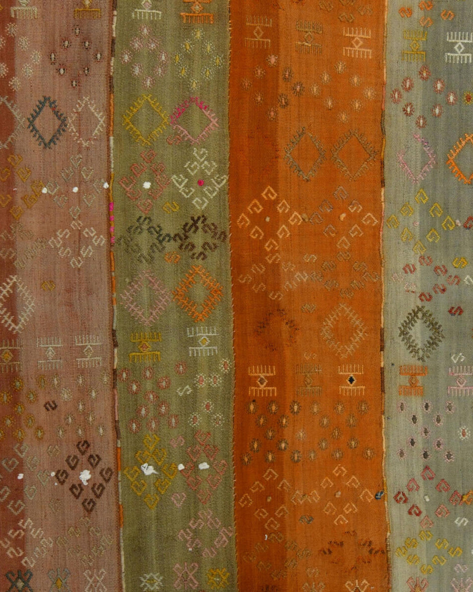 Authentic Anatolian vintage kilim rug (1970s) with oriental design – one-of-a-kind at Fame Rugs