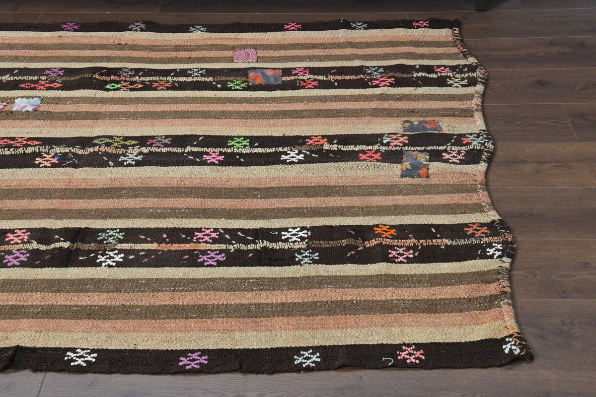 Vahide – vintage oriental kilim for living room or bedroom, 4'9" x 6'9" (145x205 cm)