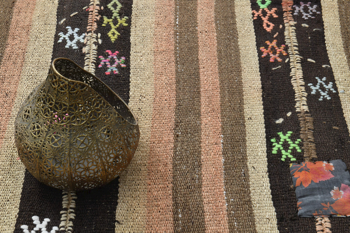 Handmade Vintage Area Rug in wool – 1960s piece from Anatolia, Turkey | Fame Rugs
