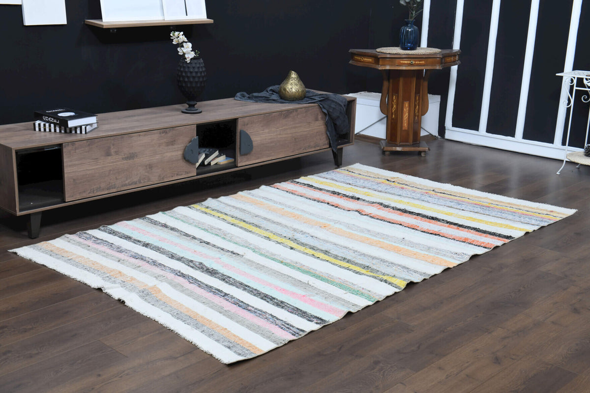 Authentic Anatolian vintage kilim rug (1960s) with oriental design – one-of-a-kind at Fame Rugs