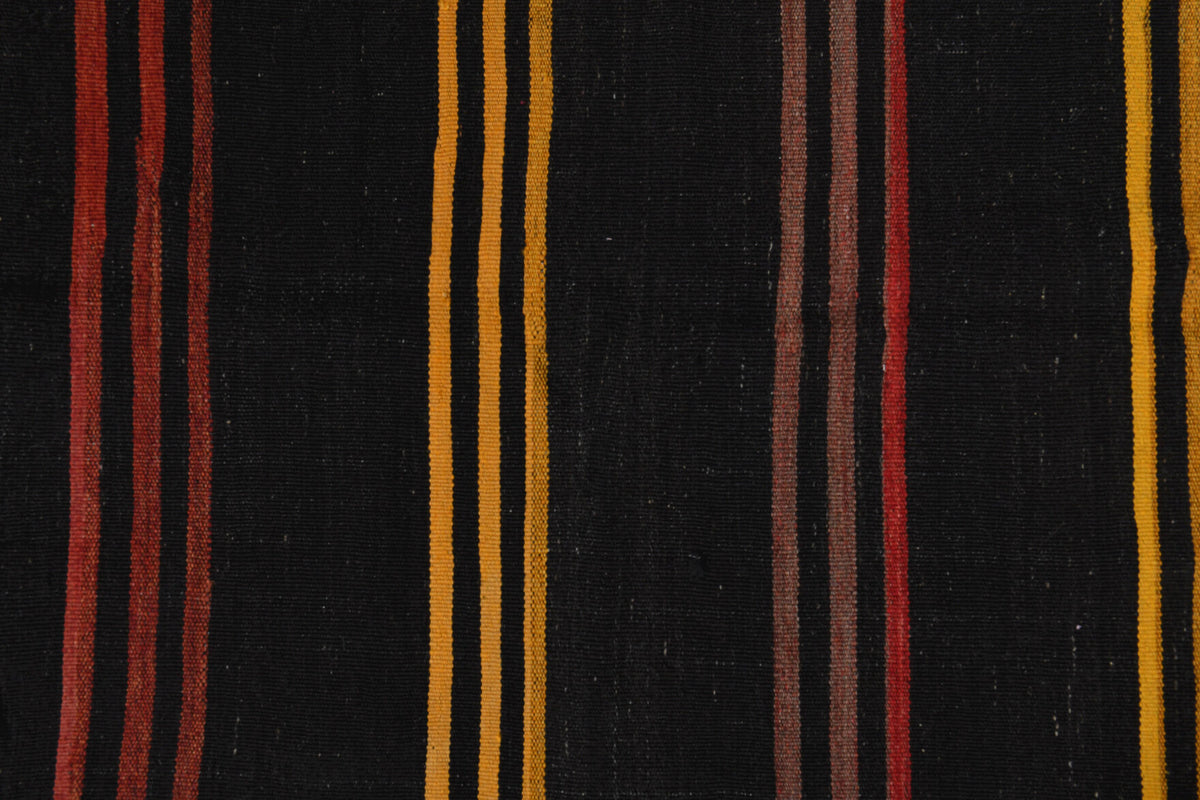 Thalassodike – vintage oriental kilim for living room or bedroom, 4'2" x 4'9" (128x146 cm)