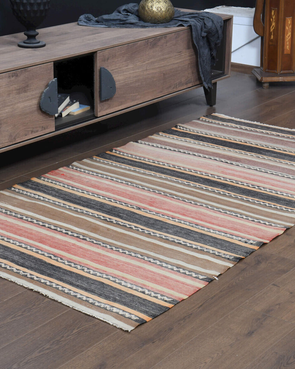 Authentic Anatolian vintage kilim rug (1960s) with oriental design – one-of-a-kind at Fame Rugs