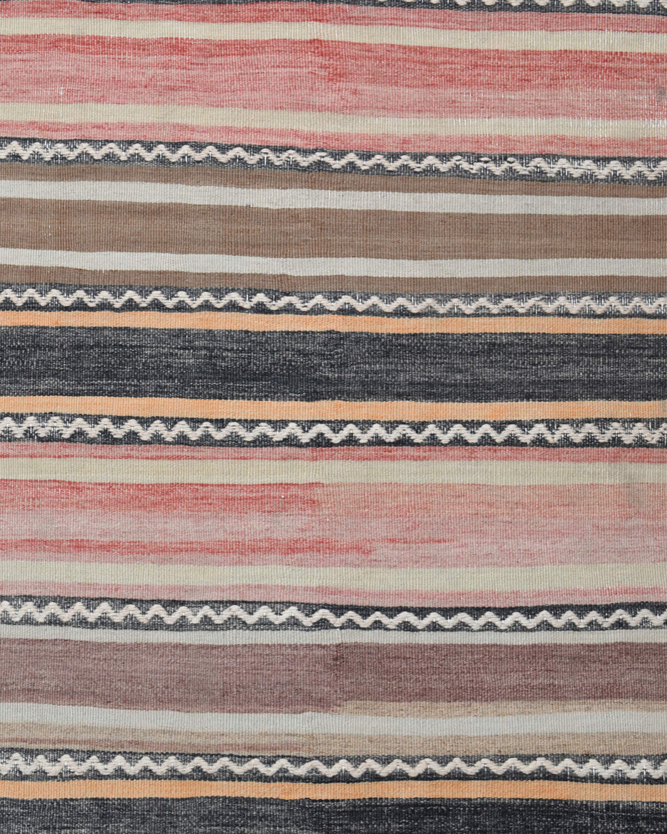 Handmade Vintage Kilim Area Rug in wool – 1960s piece from Anatolia, Turkey | Fame Rugs