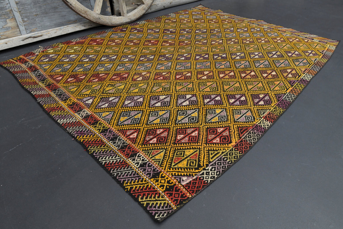 One-of-a-kind 1960s Anatolian vintage kilim rug in wool, 5'4" x 6'11"