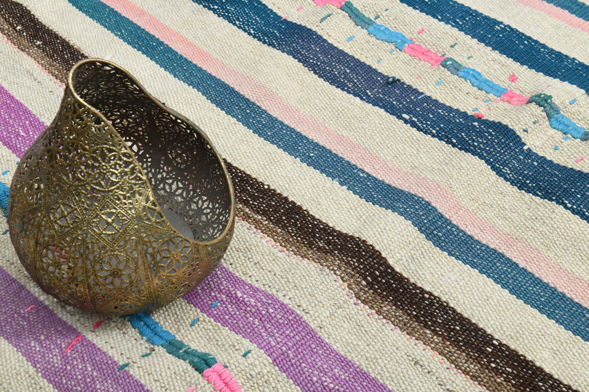 Phaenokome – vintage striped kilim for living room or bedroom, 5'1" x 6'11" (156x211 cm)