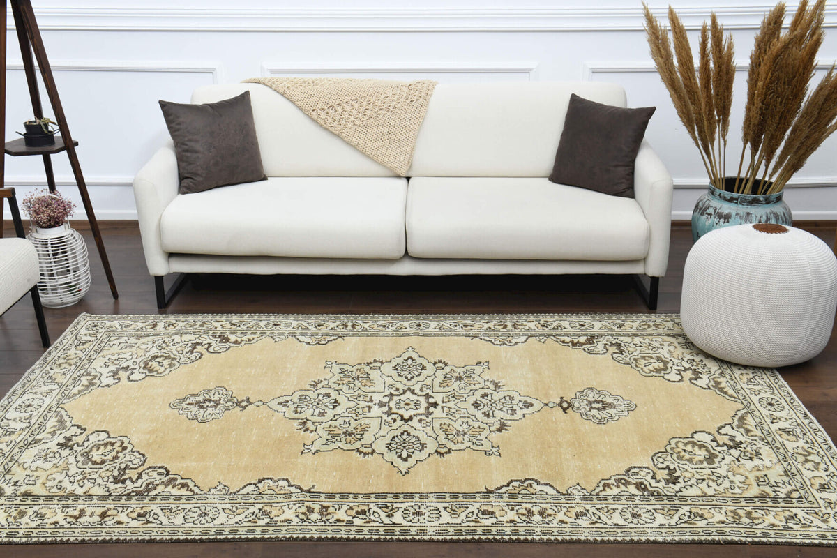 Hand-crafted Anatolian vintage rug Serindeniz in wool, 1970s