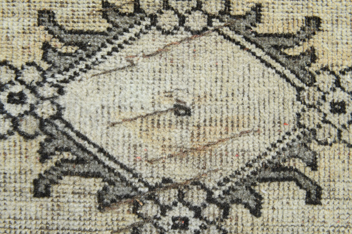 117x200 cm vintage Anatolian area rug – Zeynepmelek, low pile, wool