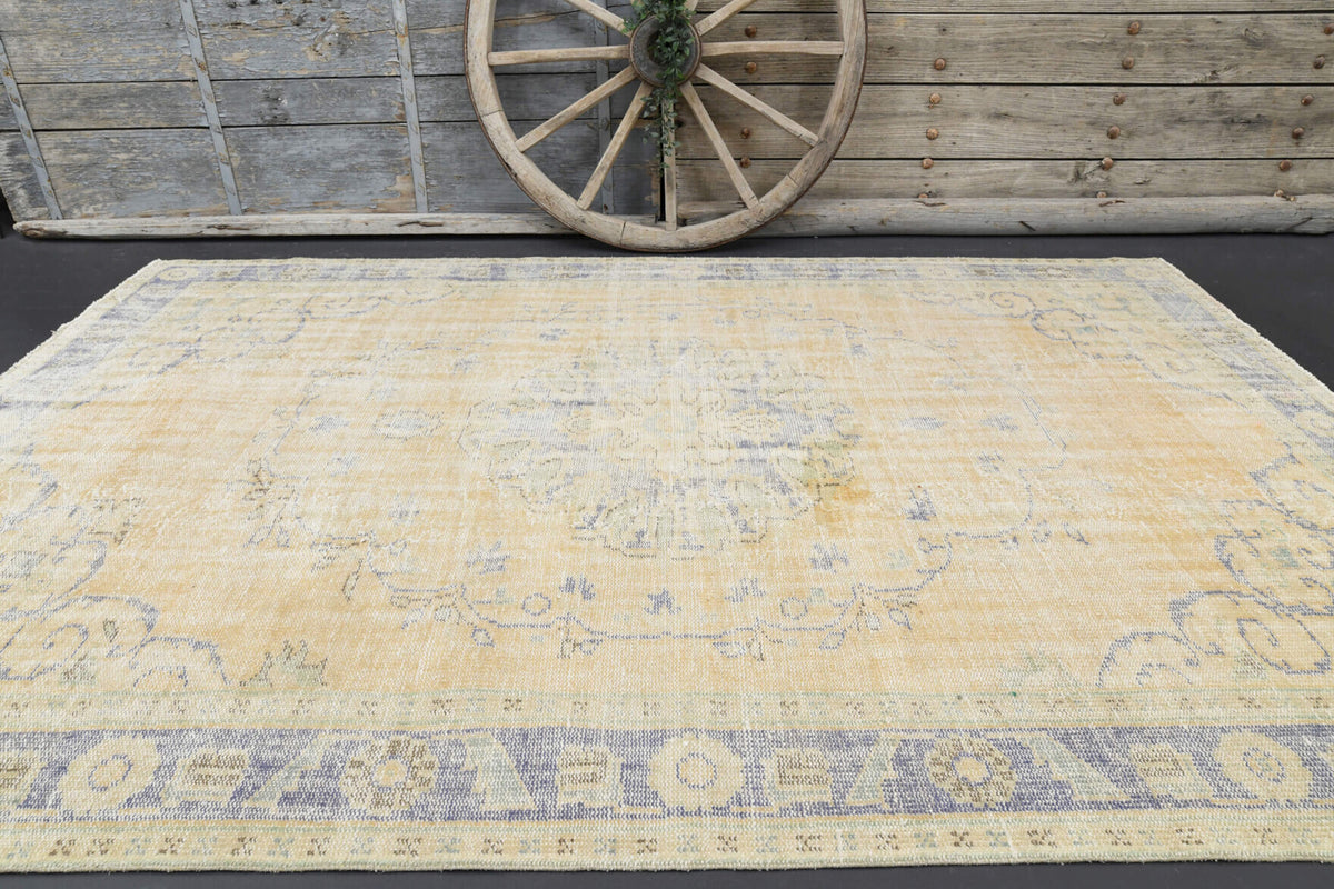 Authentic Anatolian vintage area rug (1970s) with oriental design – one-of-a-kind at Fame Rugs