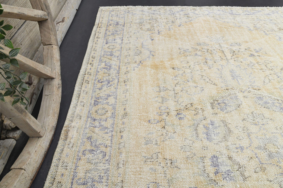 Firatnur – vintage oriental rug for living room or bedroom, 5'9" x 8'10" (174x268 cm)