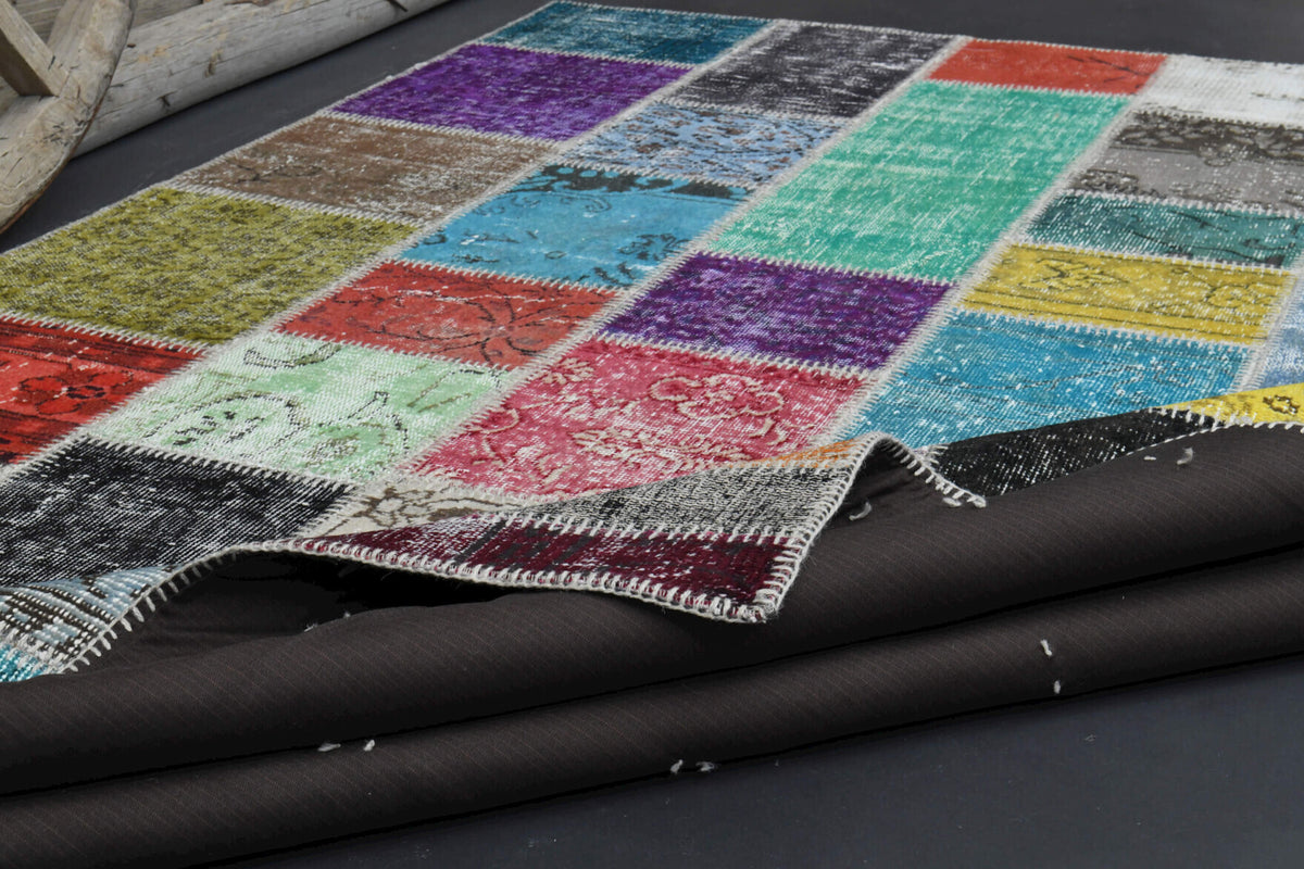 Handmade Vintage Large Area Rug in wool – 1960s piece from Anatolia, Turkey | Fame Rugs
