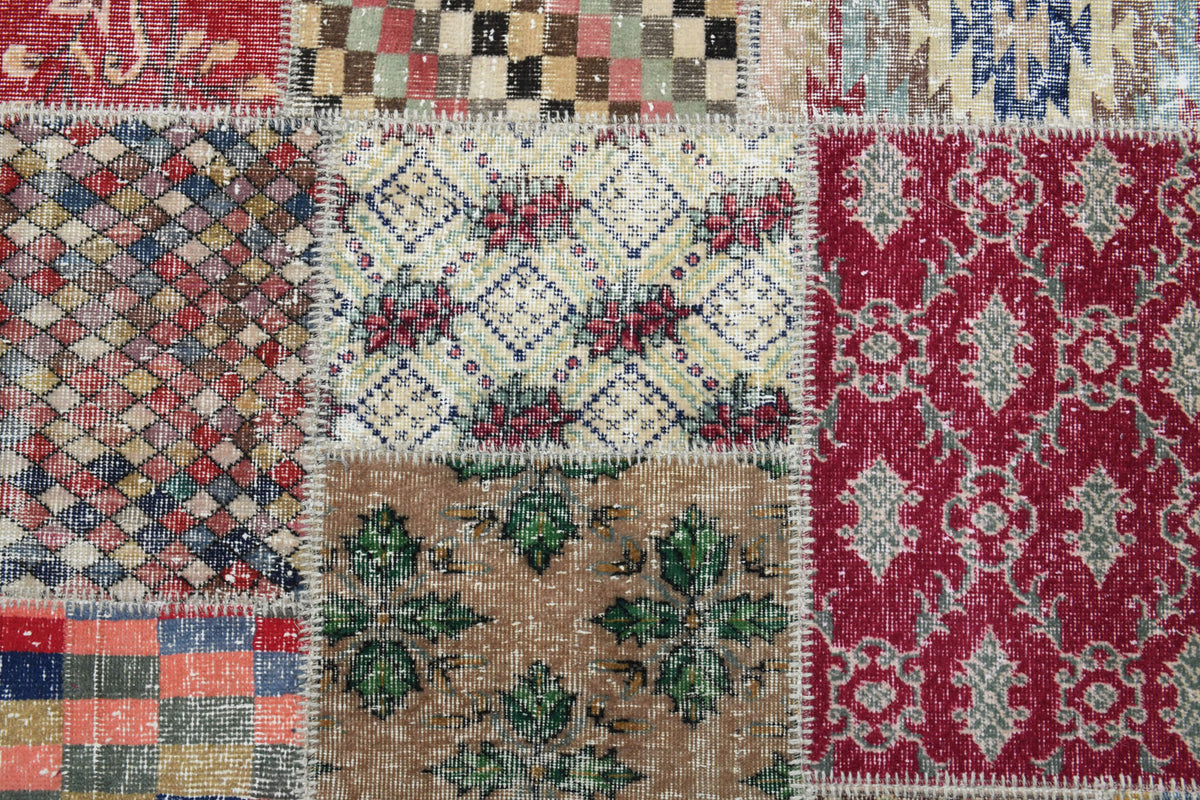 Ayanis – vintage oriental rug for living room or bedroom, 6'6" x 9'9" (199x296 cm)