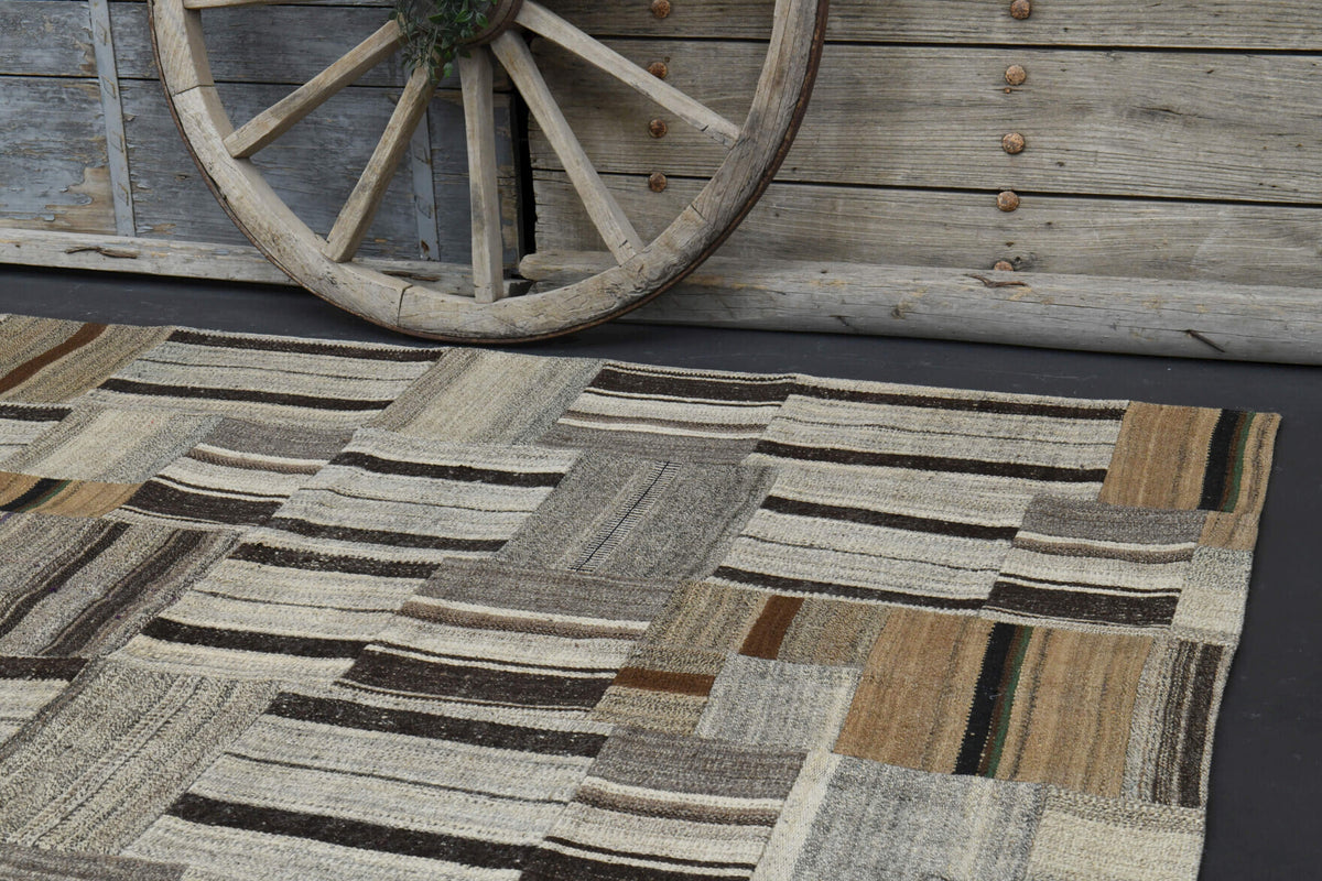 Authentic Anatolian vintage kilim rug (1960s) with oriental design – one-of-a-kind at Fame Rugs
