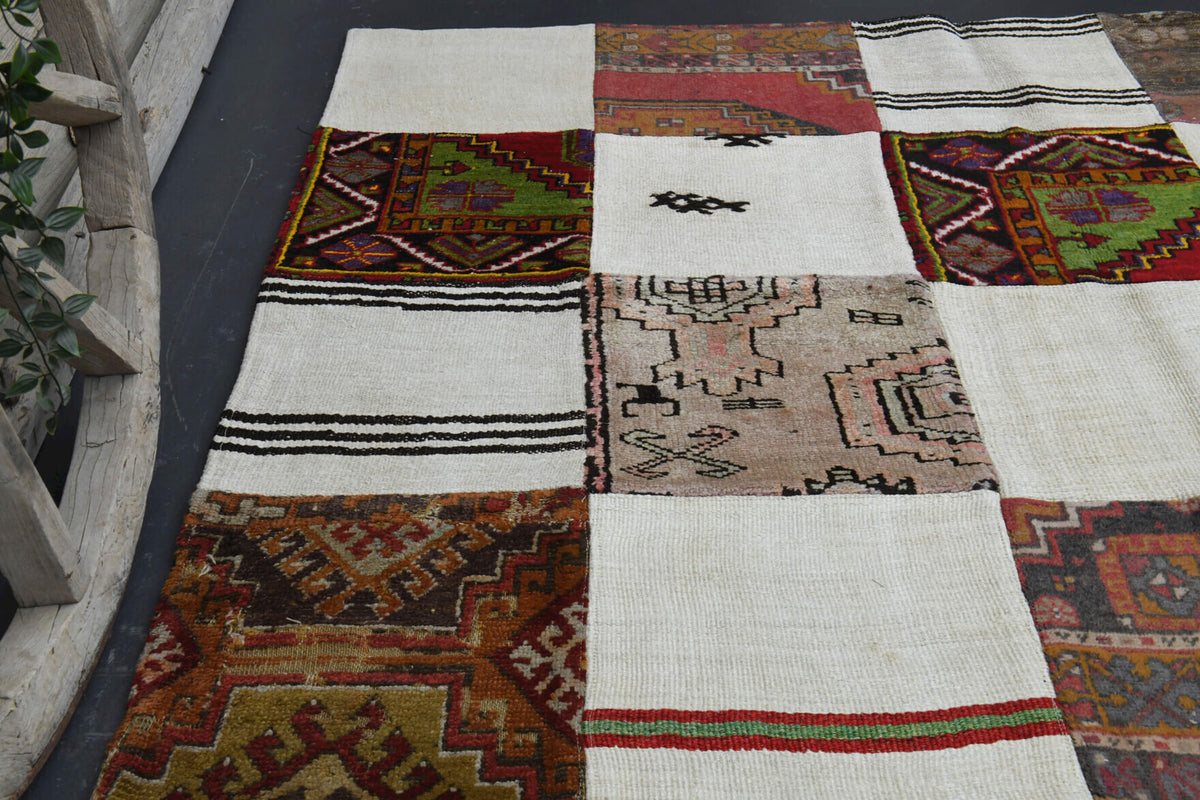 Authentic Anatolian vintage kilim rug (1960s) with oriental design – one-of-a-kind at Fame Rugs