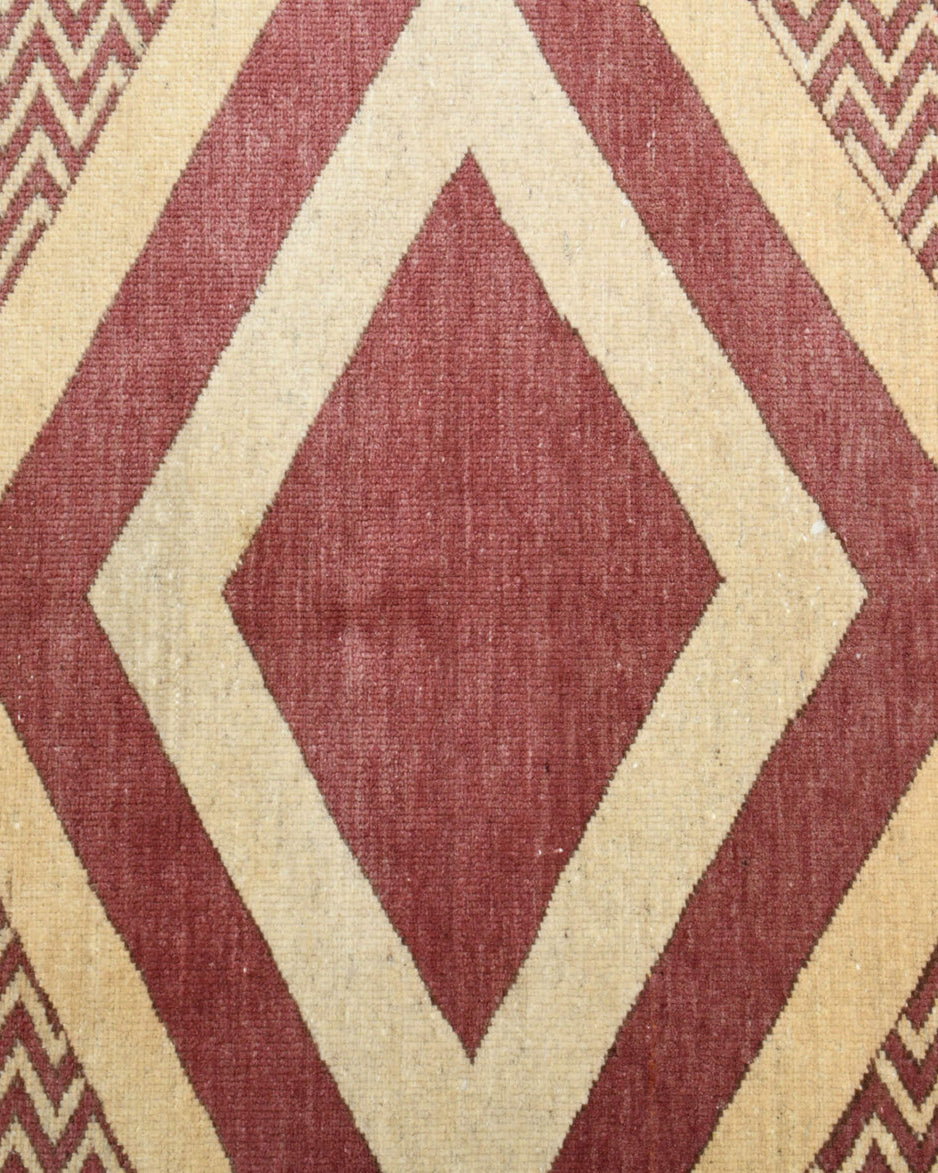 Authentic Anatolian vintage area rug (1970s) with geometric design – one-of-a-kind at Fame Rugs