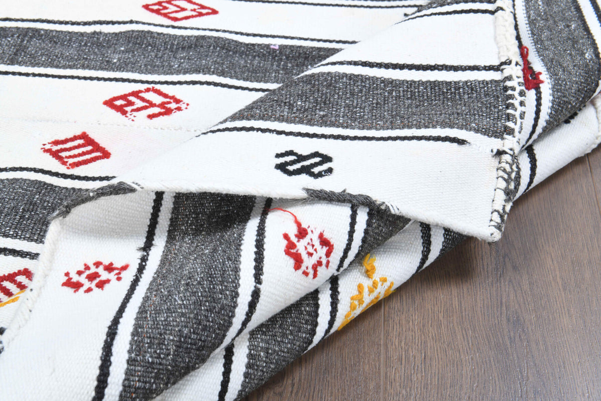 Hand-crafted Anatolian vintage kilim Aygulnur in wool, 1960s