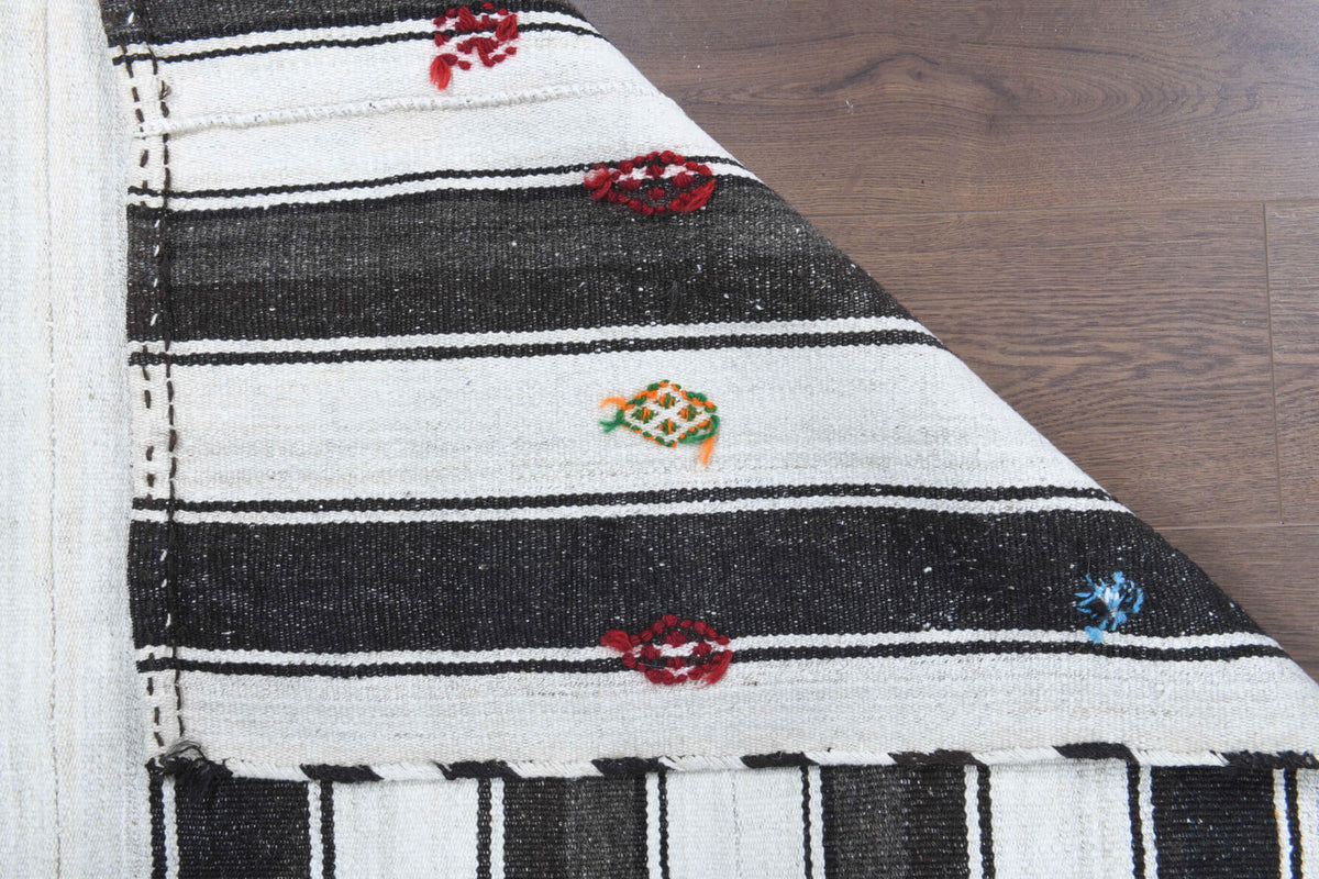 Asunil – vintage striped kilim for living room or bedroom, 5'1" x 7'3" (156x220 cm)