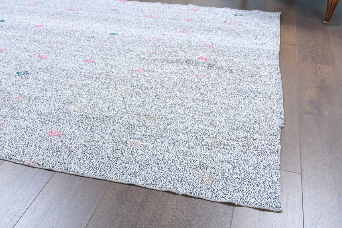 Ambraura kilim: 1960s handwoven flatweave Anatolian kilim with solid motifs
