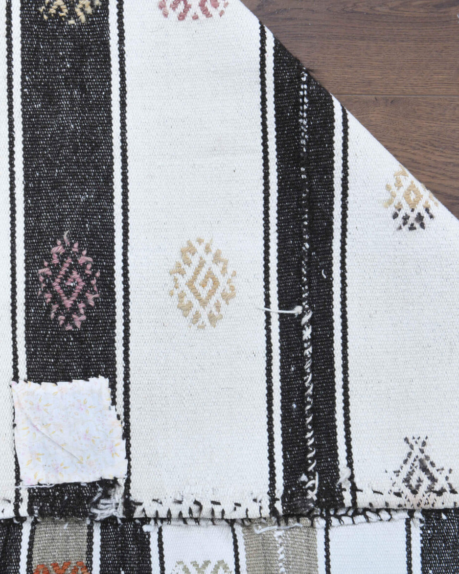 Amaranthtima – vintage striped kilim for living room or bedroom, 4'7" x 7' (140x213 cm)