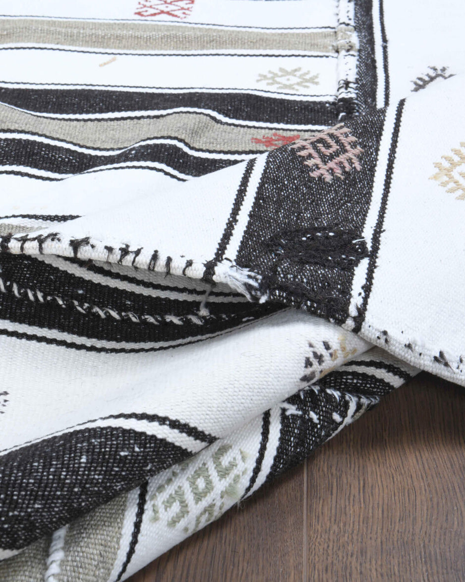 Hand-crafted Anatolian vintage kilim Amaranthtima in wool, 1960s
