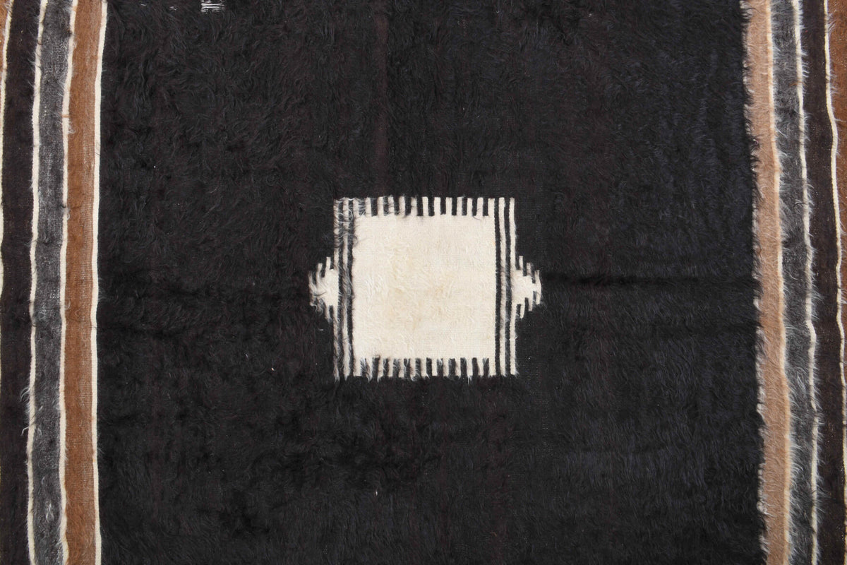 Authentic Anatolian vintage kilim rug (1960s) with solid design – one-of-a-kind at Fame Rugs