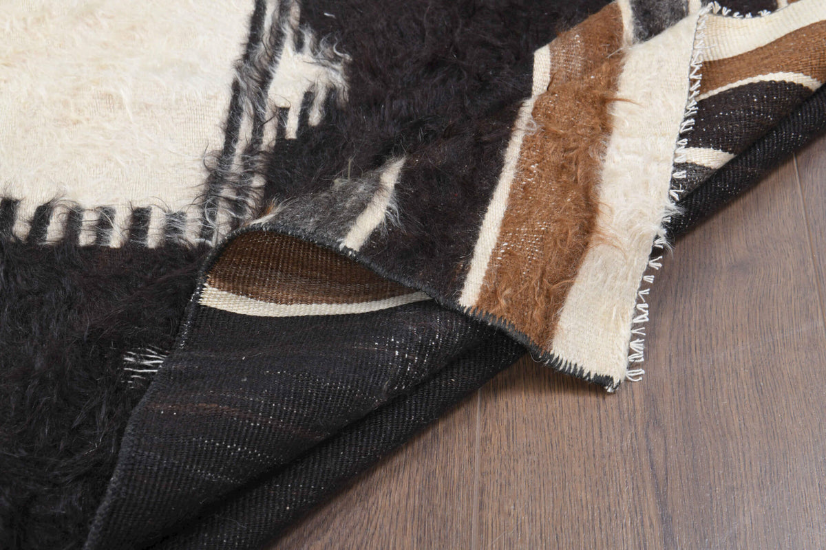 Hand-crafted Anatolian vintage kilim Alexia in wool, 1960s