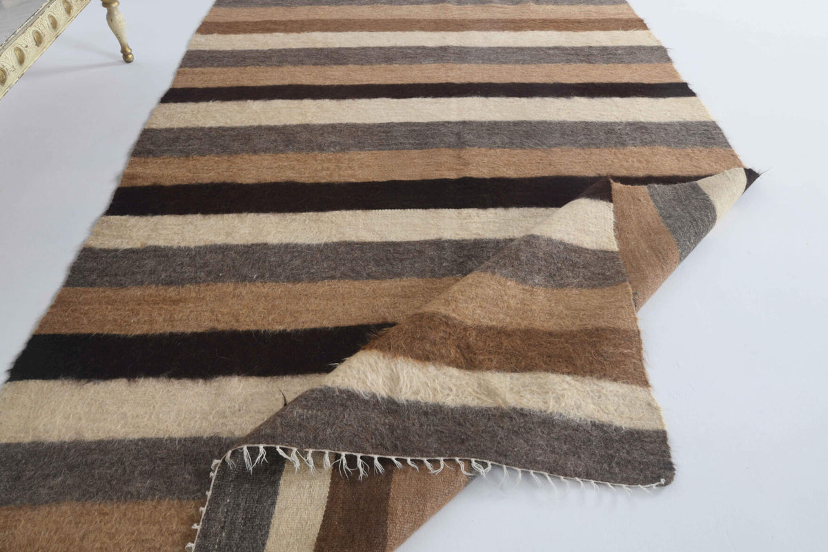 Hand-crafted Anatolian vintage kilim Tuncnur in wool, 1960s