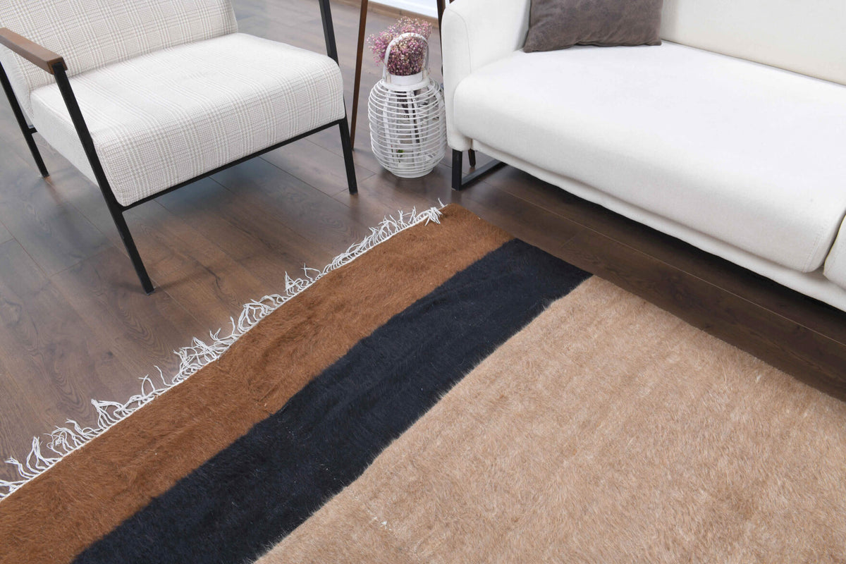 Authentic Anatolian vintage kilim rug (1960s) with solid design – one-of-a-kind at Fame Rugs